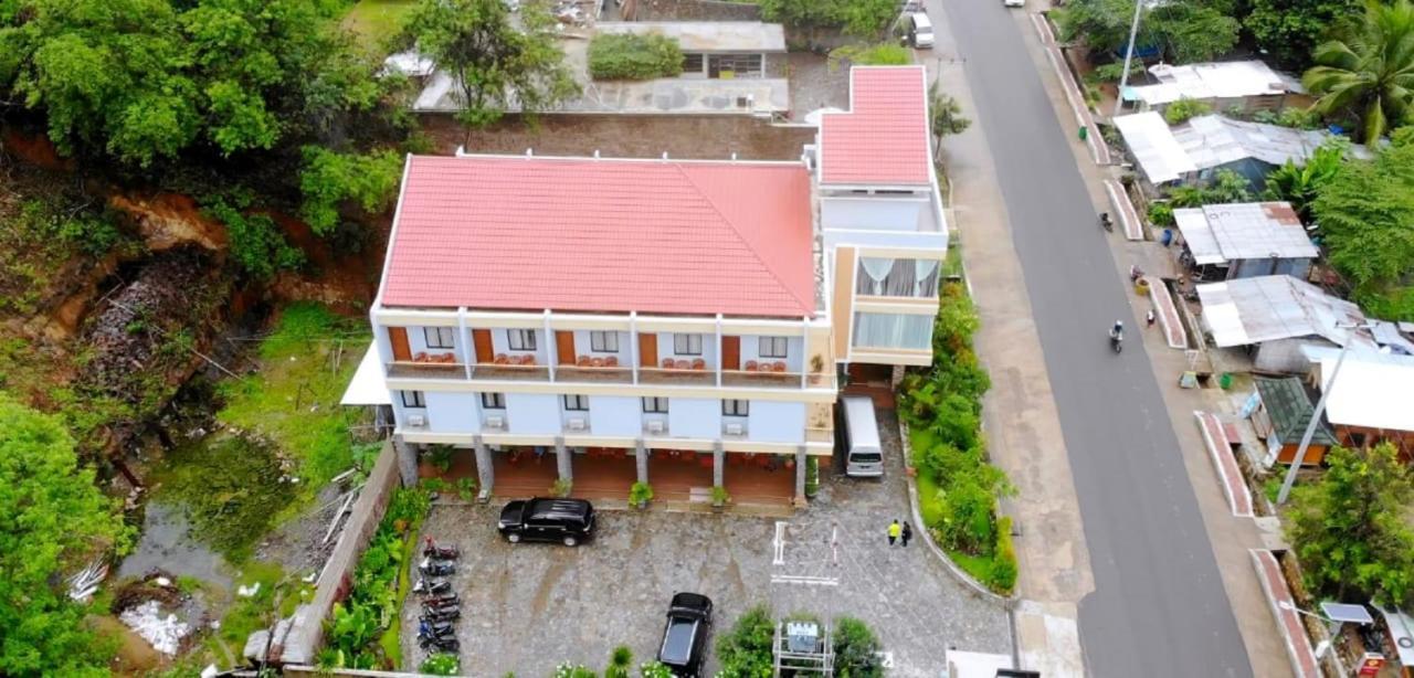 Kalton Hotel Лабуан-Бахо Экстерьер фото